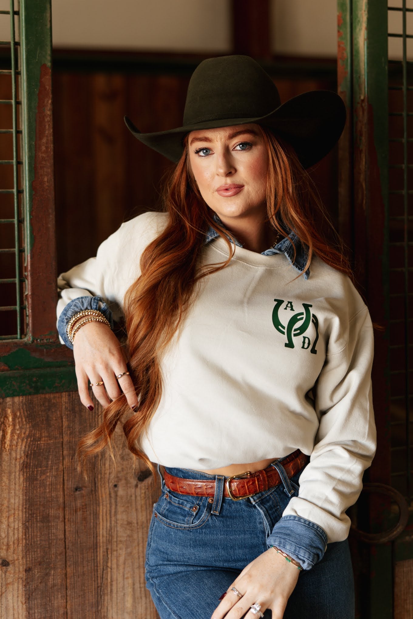 AD Signature Horseshoe Pullover Sweatshirt - Soft Cream